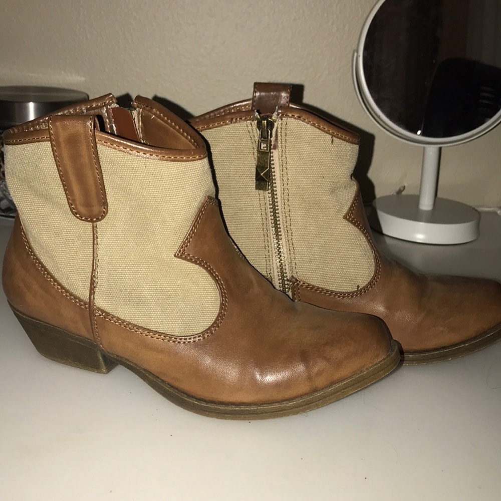 Short cowboy boots